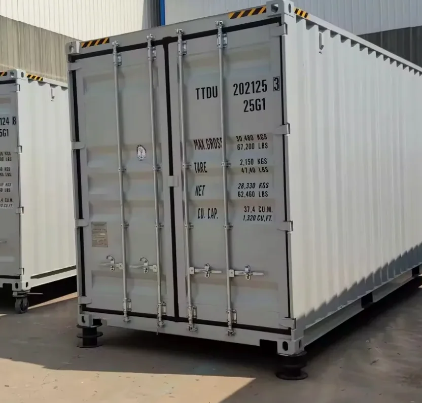 Contenedor reefer blanco para refrigeración industrial; fotografía referencial